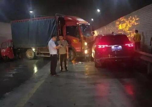 宜宾交通事故最新爆料,多车连环相撞，伤亡情况令人揪心